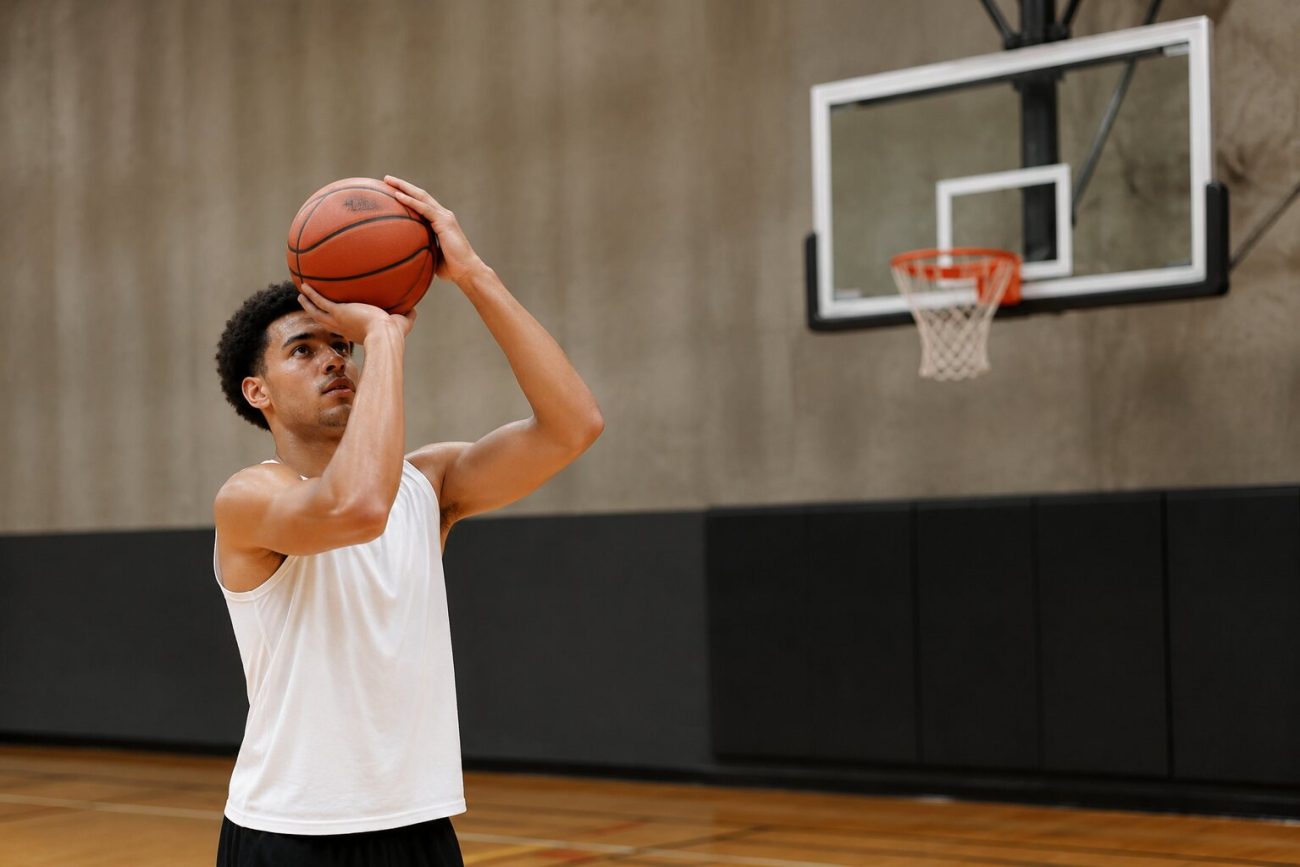 A player practicing a consistent free-throw routine